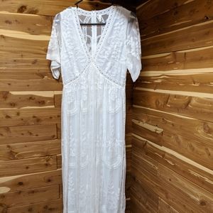 White lace maternity gown